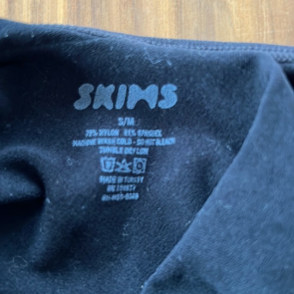 SKIMS everyday sculpt mid thigh bodysuit black s/m - Picture 3 of 5